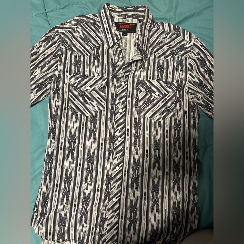 SIZE m rock n roll long sleeve button up